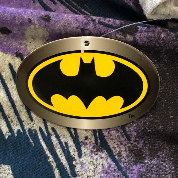 DC Batman Watching over Gotham City T-Shirt Size Adult S BNWT!! - Picture 3 of 3